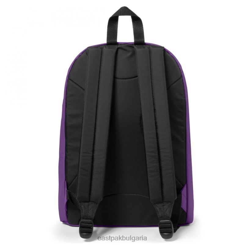 раници Eastpak DRXPX42 извън офиса чисто лилаво