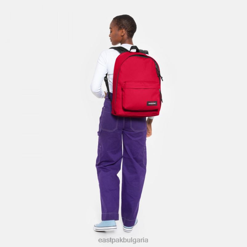 раници Eastpak DRXPX114 извън офиса моряшко червено