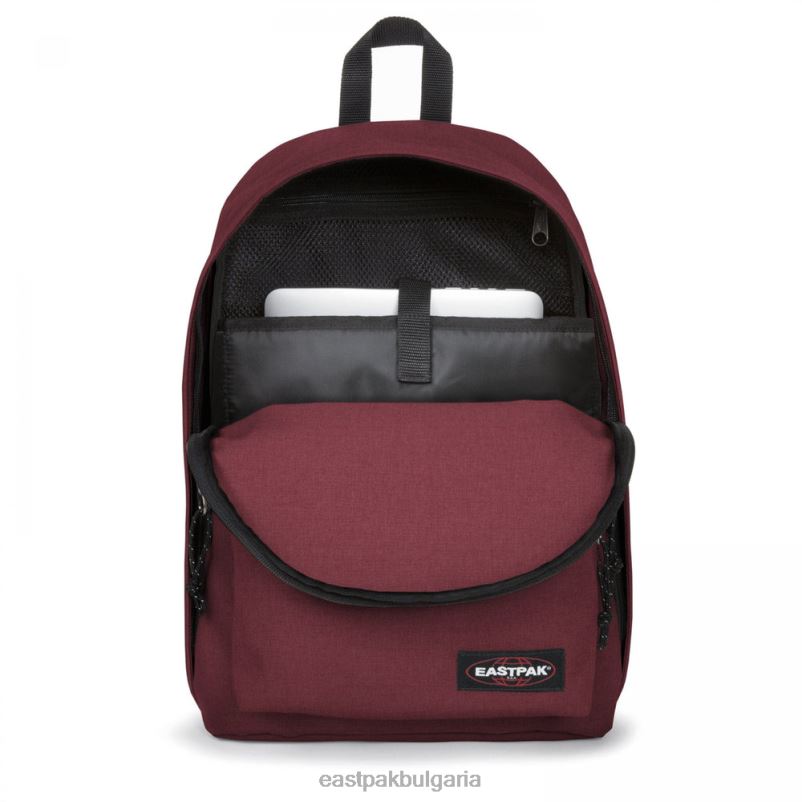 раници Eastpak DRXPX118 извън офиса хитро вино