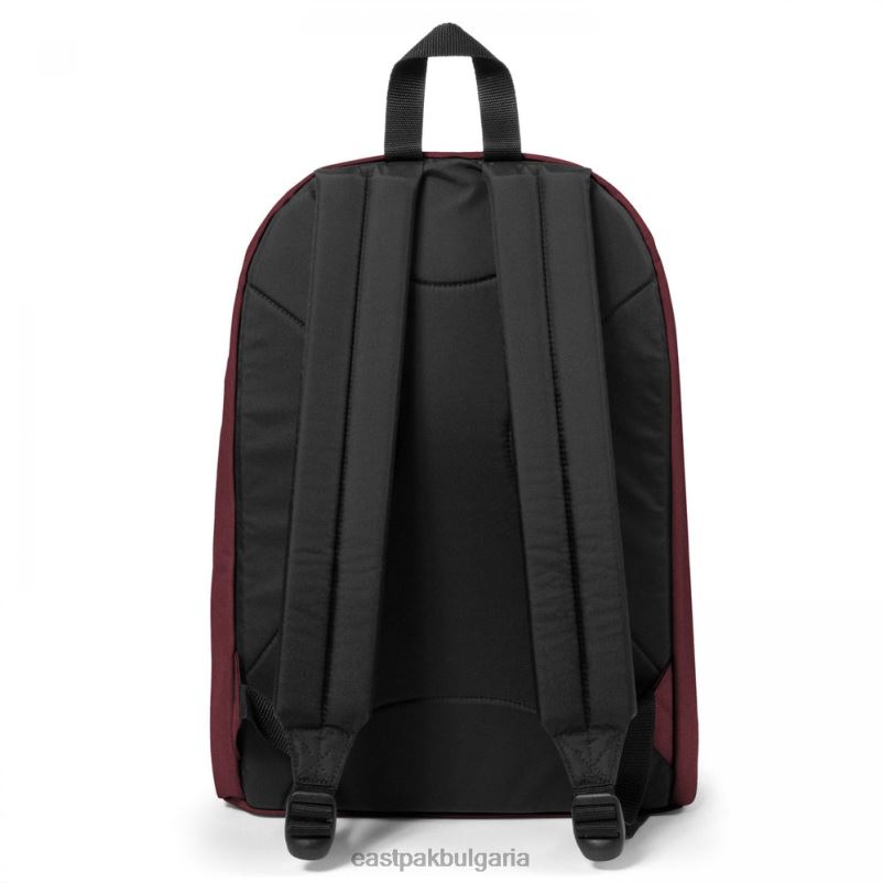 раници Eastpak DRXPX118 извън офиса хитро вино