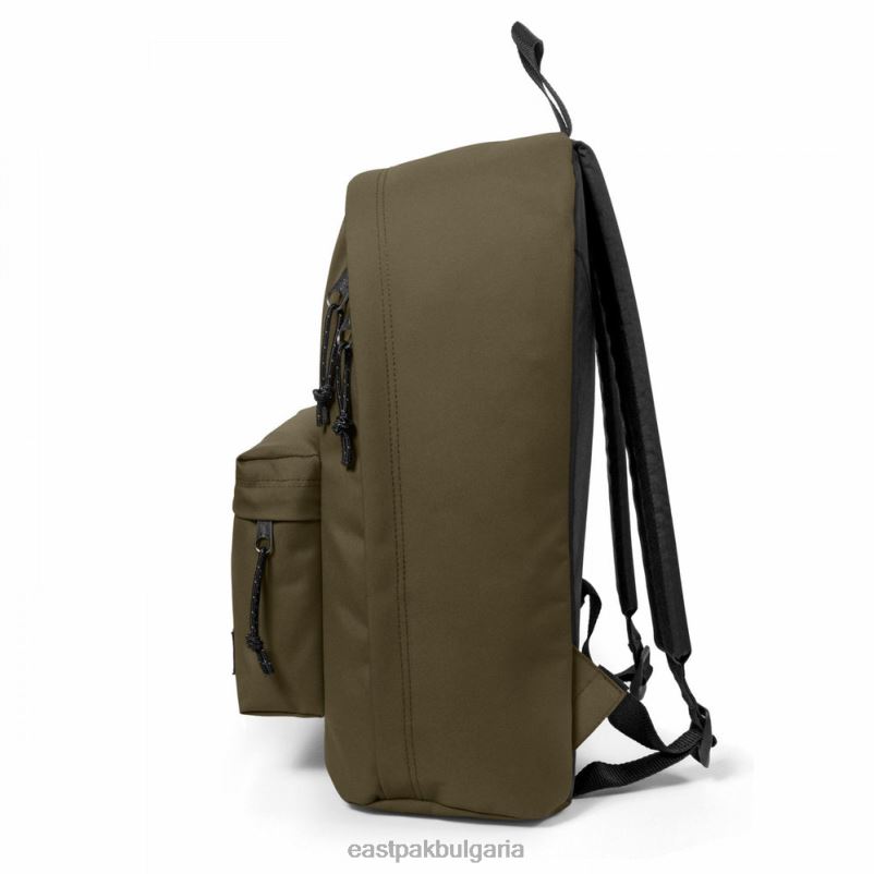 раници Eastpak DRXPX127 извън офиса армейска маслина